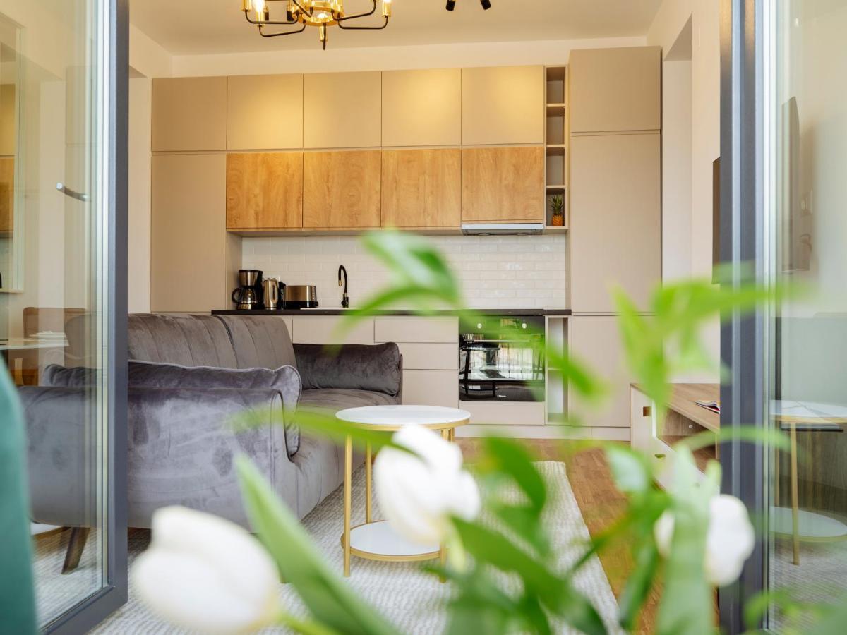 Sunny 2Br Flat - Top Location - Amazing Balcony Bucureşti Ngoại thất bức ảnh