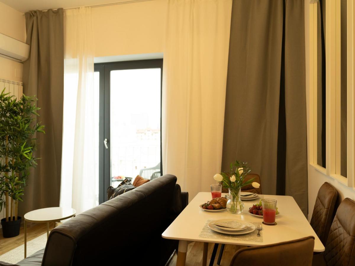 Sunny 2Br Flat - Top Location - Amazing Balcony Bucureşti Ngoại thất bức ảnh