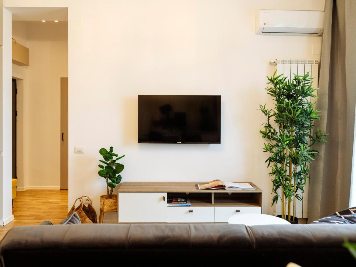 Sunny 2Br Flat - Top Location - Amazing Balcony Bucureşti Ngoại thất bức ảnh