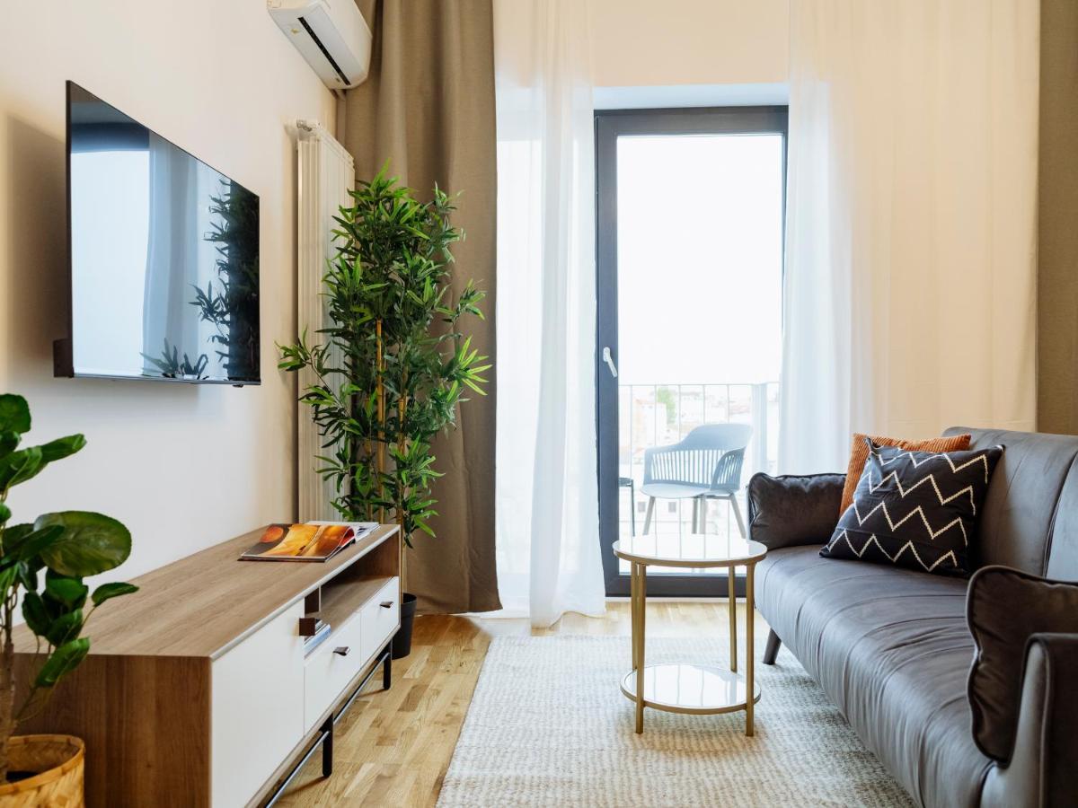 Sunny 2Br Flat - Top Location - Amazing Balcony Bucureşti Ngoại thất bức ảnh